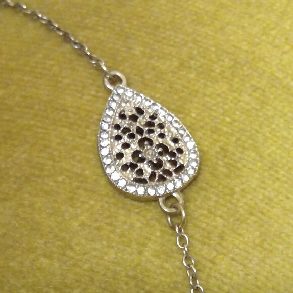 Decorative Filigree and Rhinestone Design Necklace - Picture 5 of 5